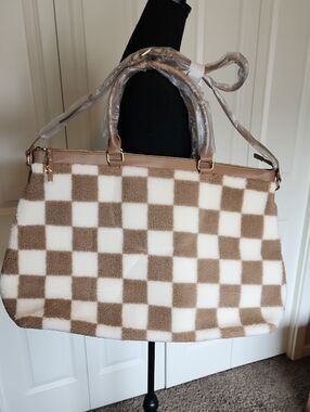 Summer & Rose Weekender Checkerboard Faux Shearling Tote Bag in Beige and White